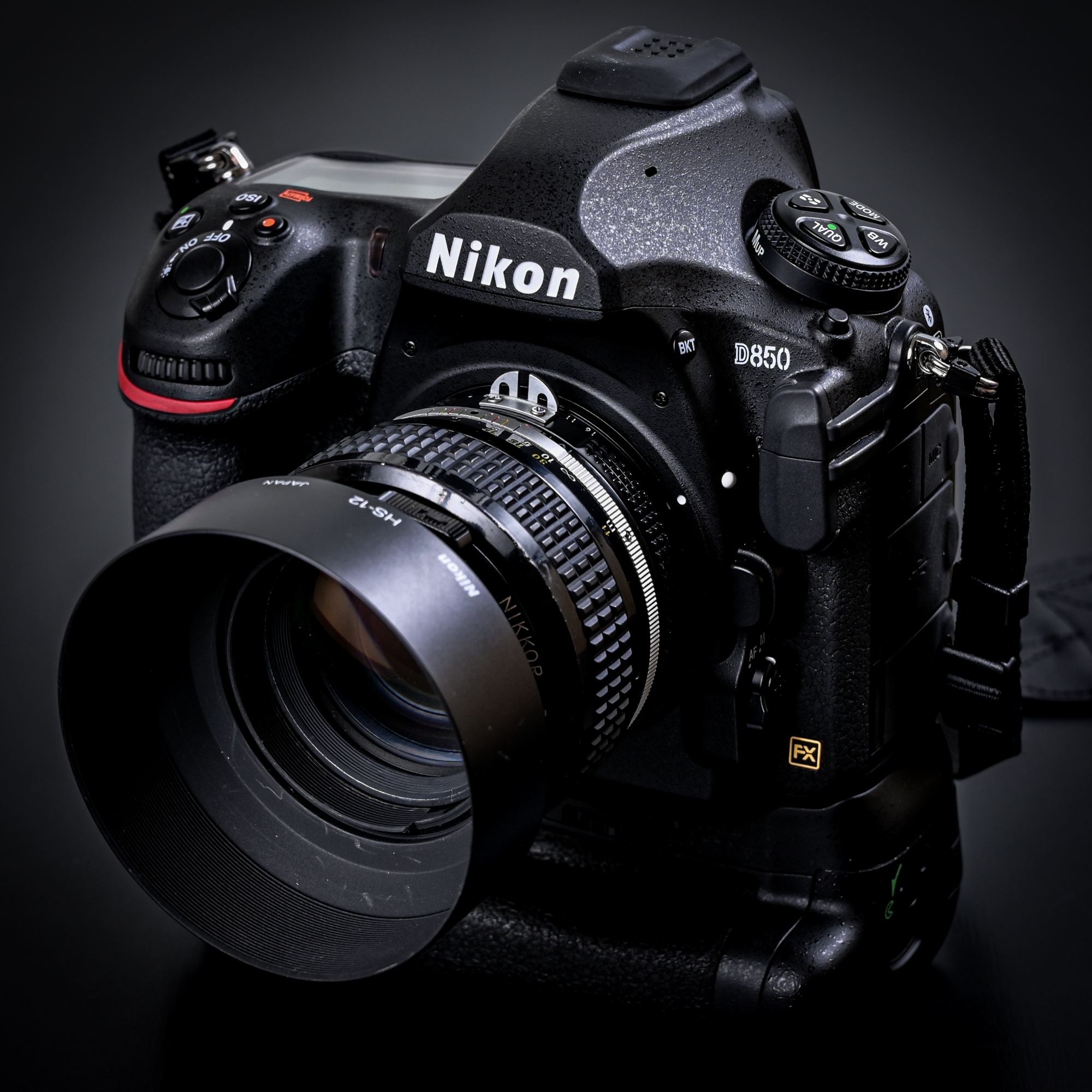 ソフトパープル Nikon マルチパワーバッテリーパック MB-D18